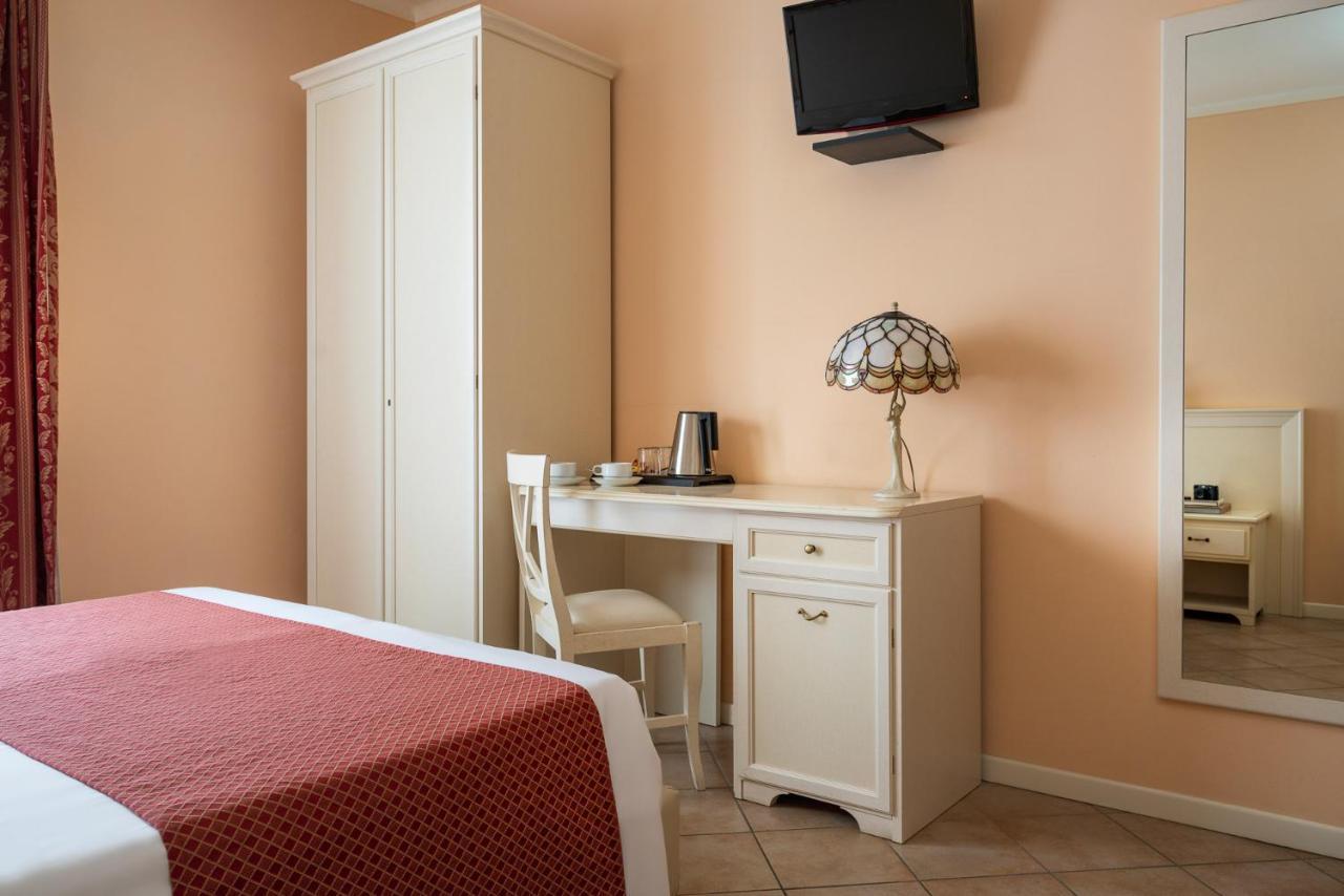 Hotel Mayer & Splendid - Wellness E Spa Дезенцано-дель-Гарда Экстерьер фото